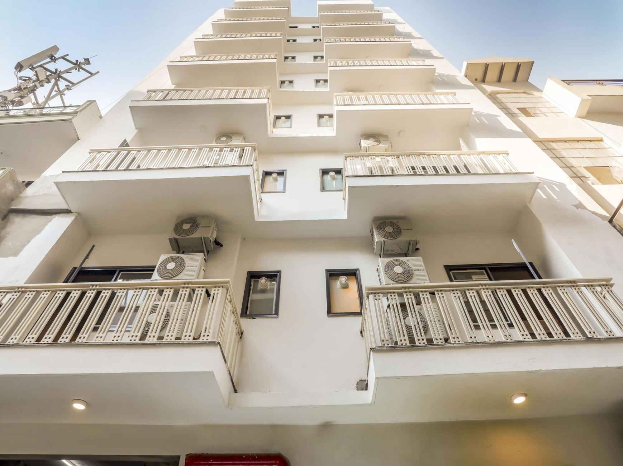 Super Collection O Le Noida Hotel Near Sector 76 Metro Station Exterior photo